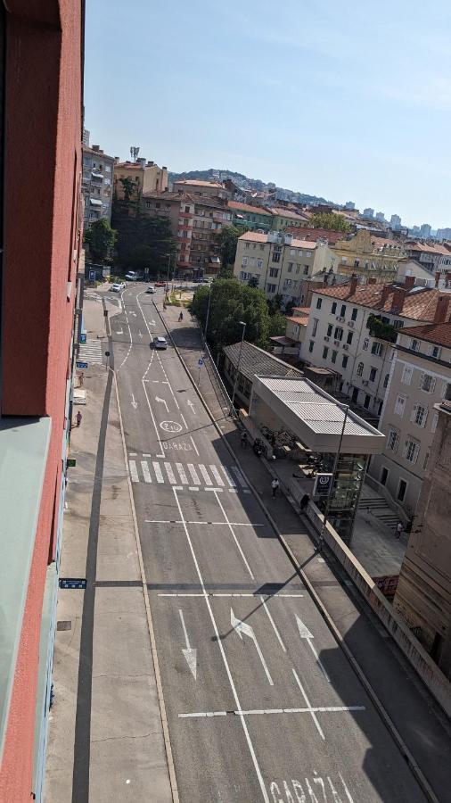 Downtown Fiume, Underground Garage Within The Property Exterior foto